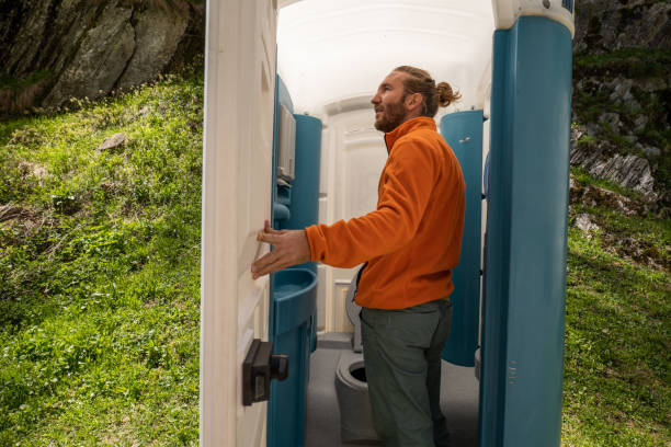 Best Portable restroom trailer rental  in Wilton Manors, FL